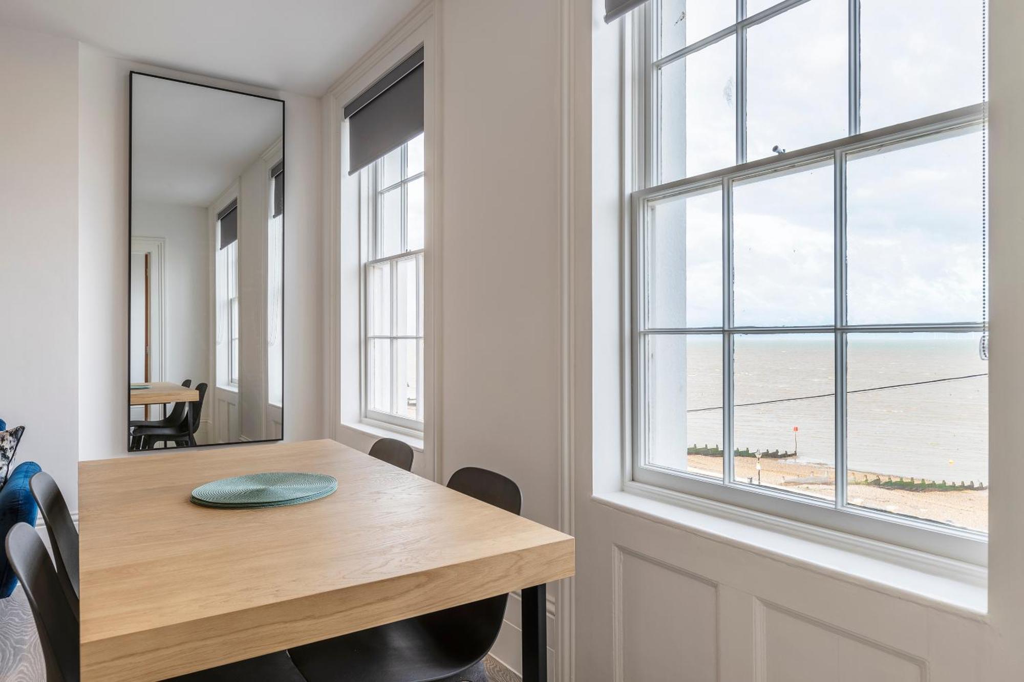 Seaside Serenity: Stylish Sea View Apartments In 荷尼湾 外观 照片
